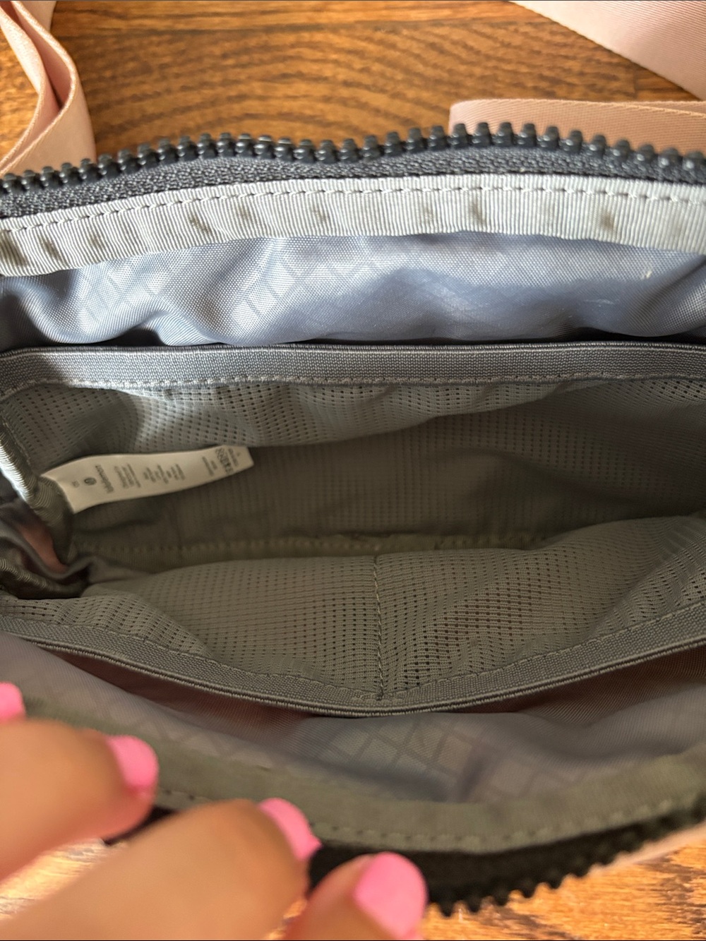 Lululemon Everywhere Belt Bag *1L
TB2 Peach Gold EUC - Picture 7 of 7